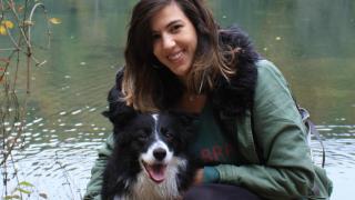 La gallega que estudia la cognición animal: Es más grave que el perro esté 10 horas solo en casa que sacarlo disfrazado