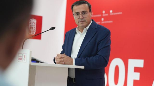 El secretario general del PSOE de Extremadura, Miguel Ángel Gallardo, este jueves en rueda de prensa en Mérida.