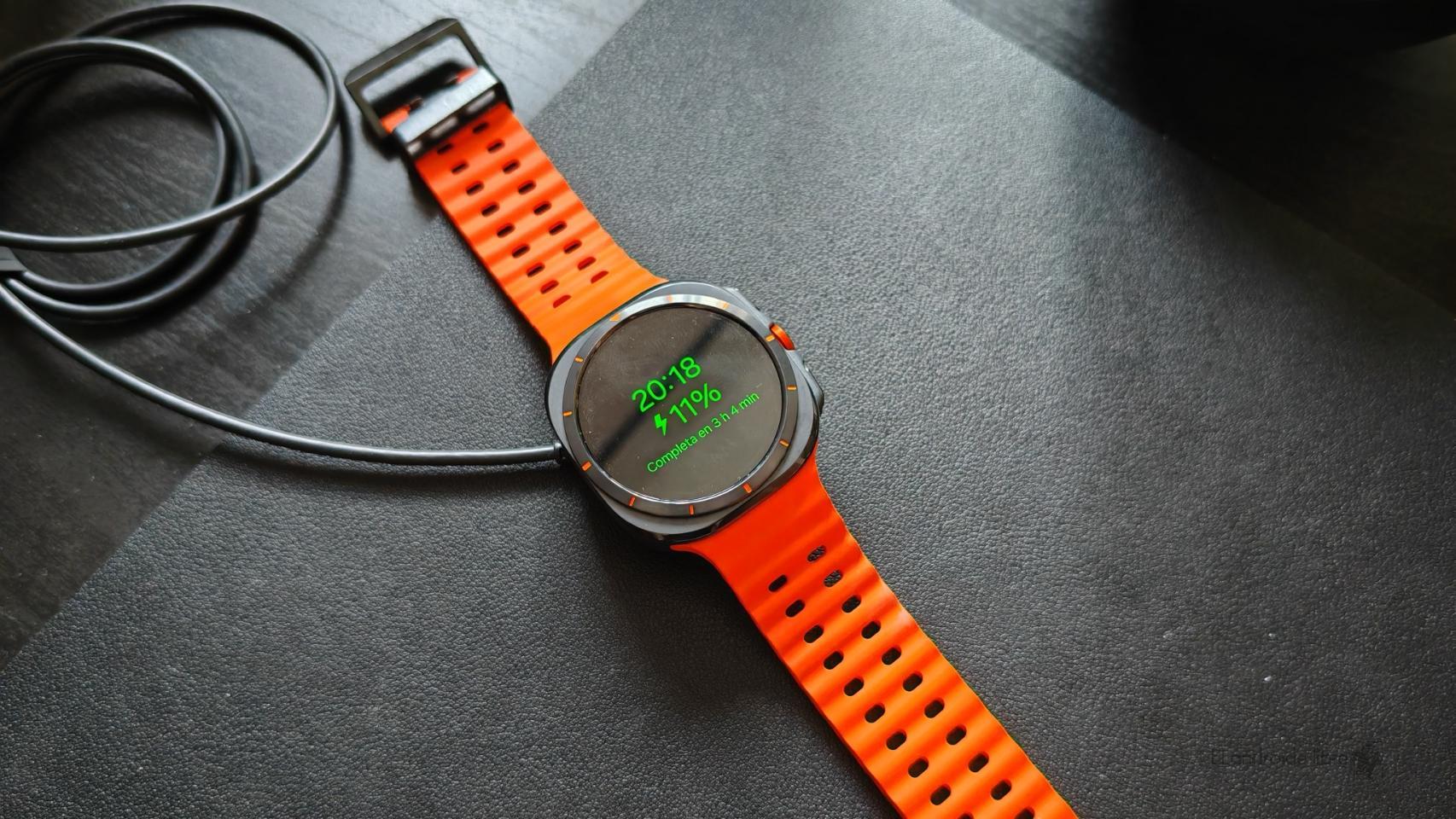Samsung Galaxy Watch Ultra cargando