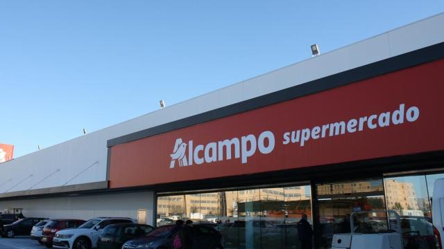 Fachada Alcampo.