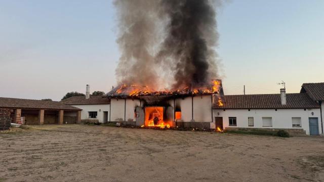 Incendio en una nave de Peleagonzalo