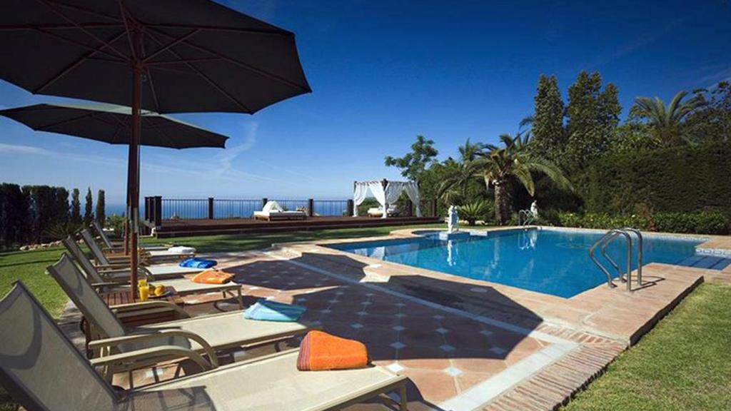 'Entramos' en la lujosa mansión de Novak Djokovic en Marbella:  valorada en 10 millones de euros y al más puro estilo andalusí