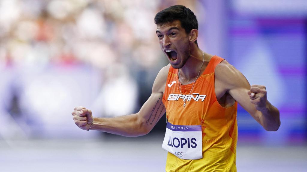 Quique Llopis celebra un momento en los Juegos Olímpicos de París.