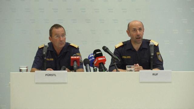 Dirigentes de la policía austriaca este miércoles en Viena tras la cancelación de los conciertos de Taylor Swift.