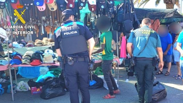 Intervención en el mercadillo de Portonovo.