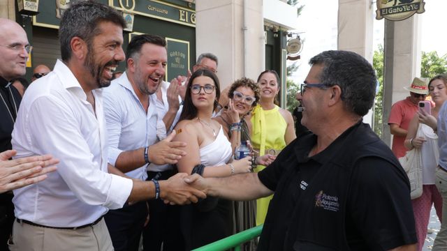 El presidente de la Generalitat, Carlos Mazón, hoy en la mascletà de las fiestas de Elche.