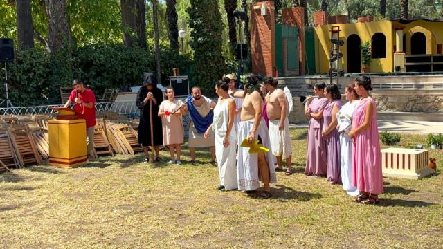 El ensayo de una de las obras de teatro clásico de la Asociación Histórica de Pobladores de Elche.