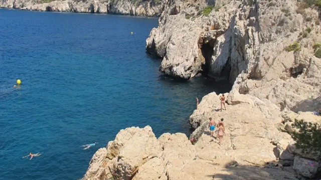 Los entornos de la Cova del Llop de Mar.