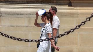 Dos personas en Sevilla.