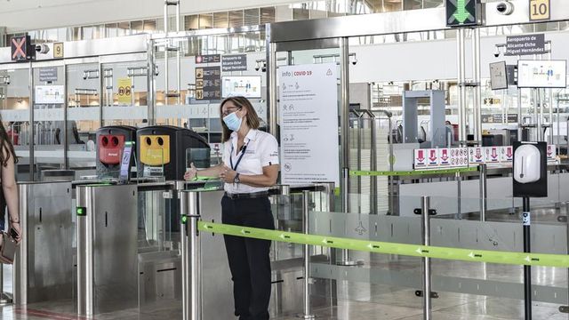 Control de acceso rápido del aeropuerto de Alicante-Elche Miguel Hernández.