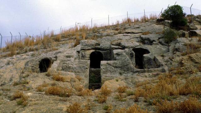Uno de los hipogeos de la vieja ciudad romana de Carisia Aurelia.