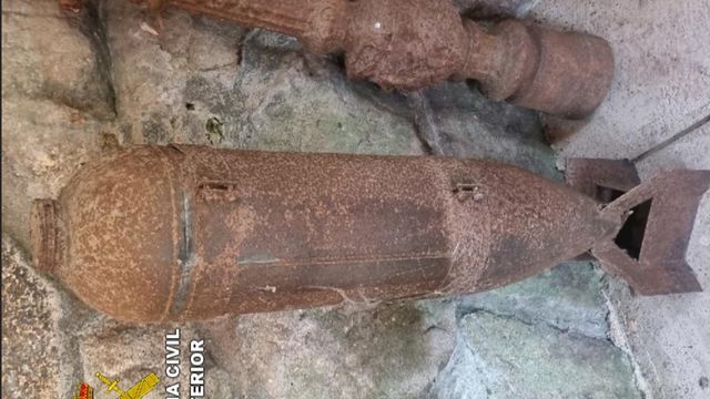 La bomba hallada en la vivienda.