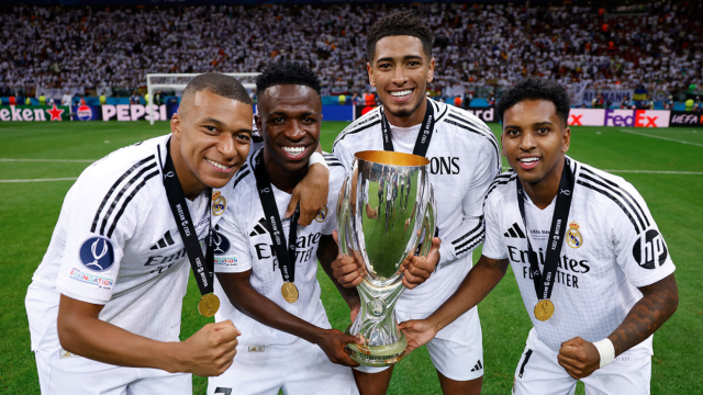 Mbappé, Vinicius, Bellingham y Rodrygo con el título de la Supercopa de Europa