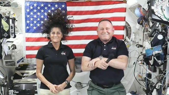 Los astronautas Sunita Williams y Barry Wilmore.