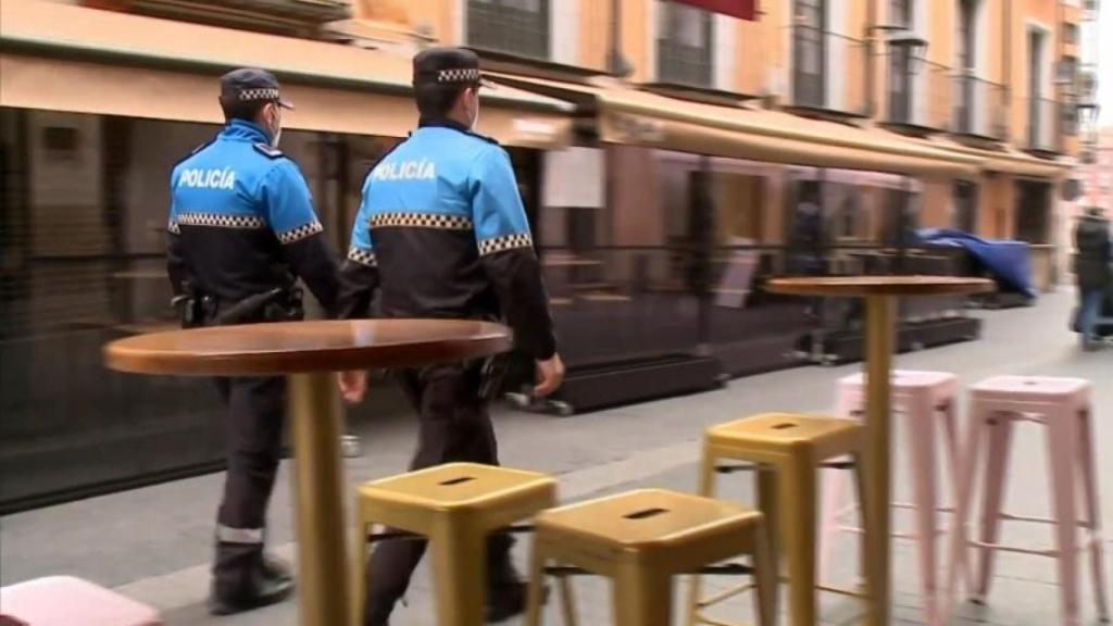 Dos agentes de la Policía Local de Valladolid