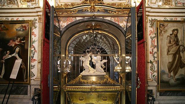 Sepulcro de Santa Teresa de Jesús