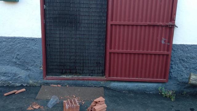 Restos de ataque a la vivienda de la familia de Gema