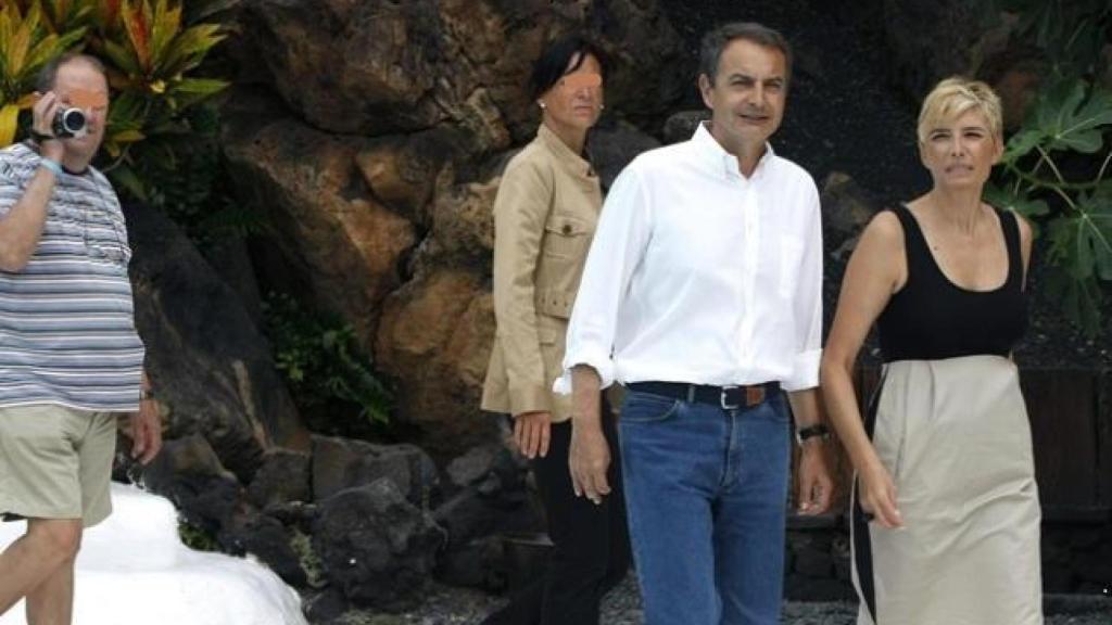 José Luis Rodríguez Zapatero junto a su mujer, Sonsoles Espinosa, en Lanzarote en el verano de 2022.