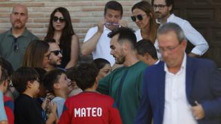 Escenas de gran dolor en Mocejón (Toledo) en el minuto de silencio por el asesinato del niño Mateo