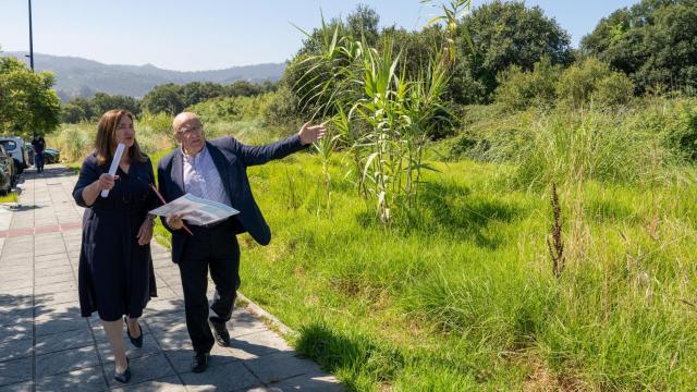 Ana Ortiz, delegada de la Xunta en Vigo, visita el Polígono de Navia.
