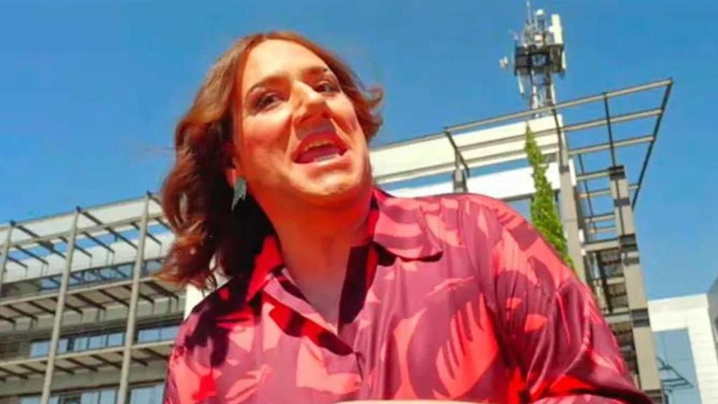 Latre caracterizado como Tamara Falcó en una de las promociones de 'Babylon Show'.