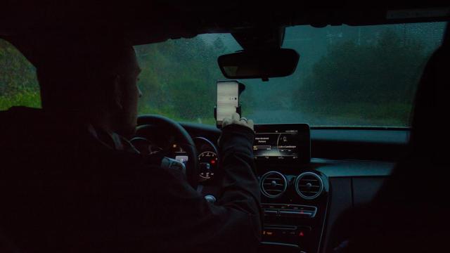 Usando el móvil en el coche