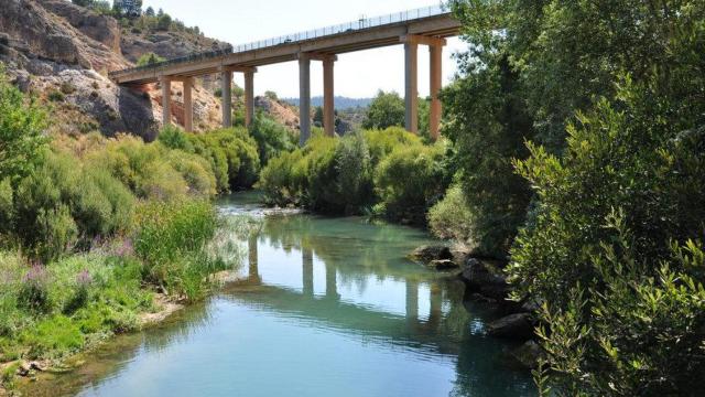 El río Cabriel a su paso por Enguídanos. Foto: Turismo CLM.