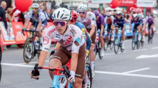 El pelotón de ciclistas durante la Vuelta Ciclista en 2023