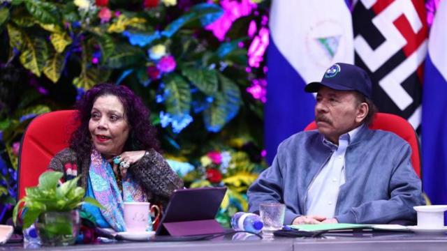 El presidente de Nicaragua, Daniel Ortega, junto a su pareja y vicepresidenta, Rosario Murillo.