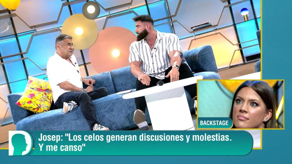 Jorge Javier escucha atentamente el testimonio de Josep en el programa de Telecinco 'El diario'.