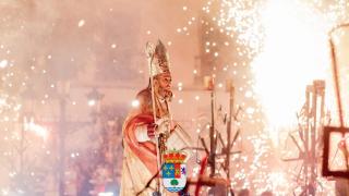 Un encierro en forma de 'v' y el santo entre pólvora: así son las sorprendentes fiestas de Fernán Caballero