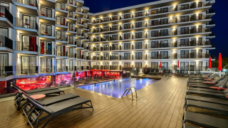 Balconing mortal en Ibiza: muere una británica de 19 años tras caer de un sexto piso en un hotel