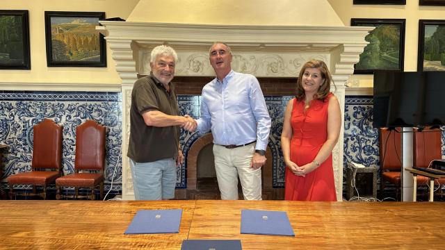 Firma convenio entre el Ayuntamiento de Segovia y la asociación de vecinos de Fuentemilanos