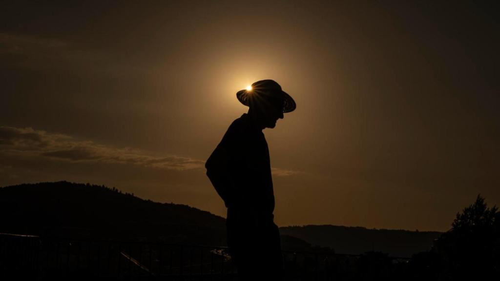 Un anciano sufriendo los estragos del calor en España. (Archivo)