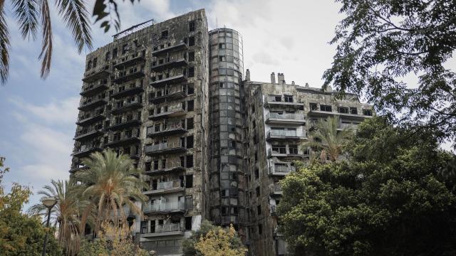 El edificio de Campanar que fue arrasado por las llamas el pasado 22 de febrero