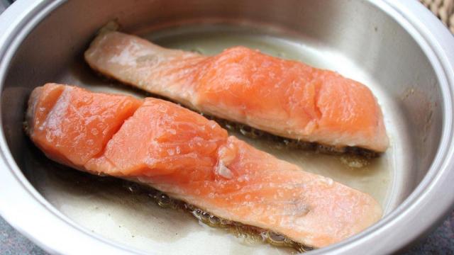 Un filete de salmón.