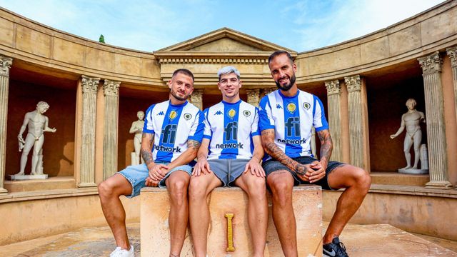 Presentación de la camiseta local del Hércules para la temporada 24/25.