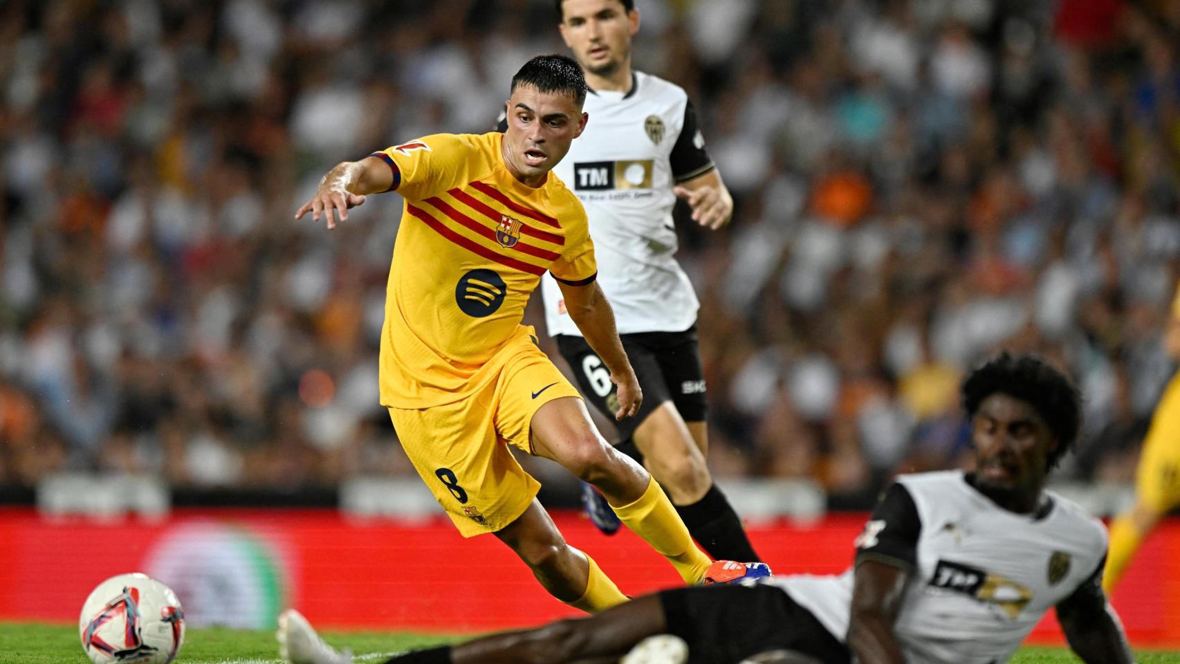 Pedri, durante el Valencia - FC Barcelona