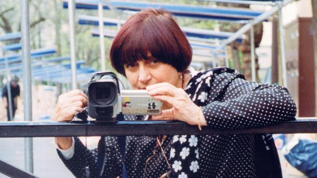 Agnès Varda en el rodaje de 'Los espigadores y la espigadora'. Foto: CCCB.