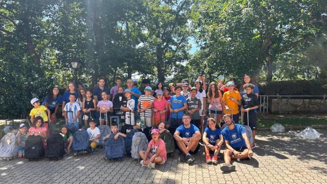 Juan del Canto con los participantes del campamento social de la Diputación de Zamora durante la edición del 2024