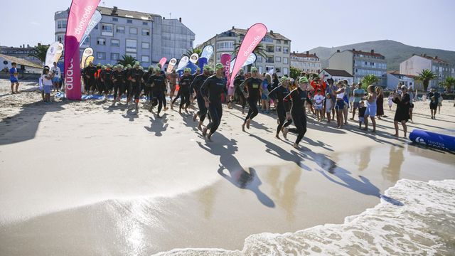 María González y Manuel Souto triunfan en la Travesía Costa de Portosín (A Coruña)