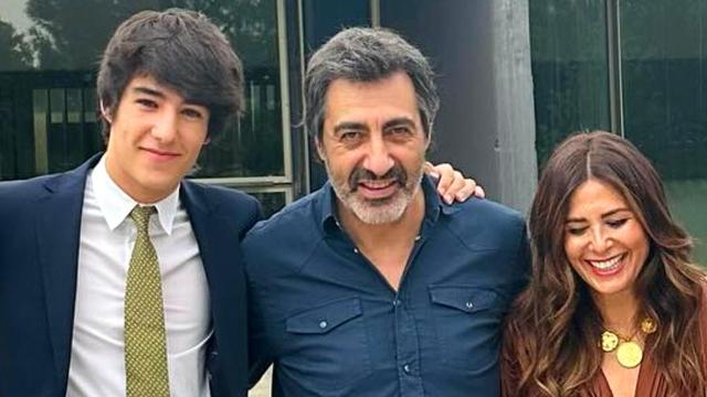 Pau del Val Roca junto a su padre, Juan del Val, su madre, Nuria Roca.