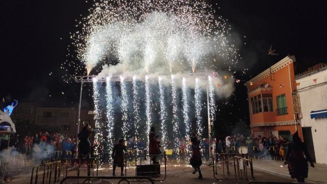 'Damonion', de CulturArts, llena las calles de Aldeadávila de fuego