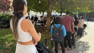 Imagen de archivo de una cola del hambre en verano. Fundación Madrina EP