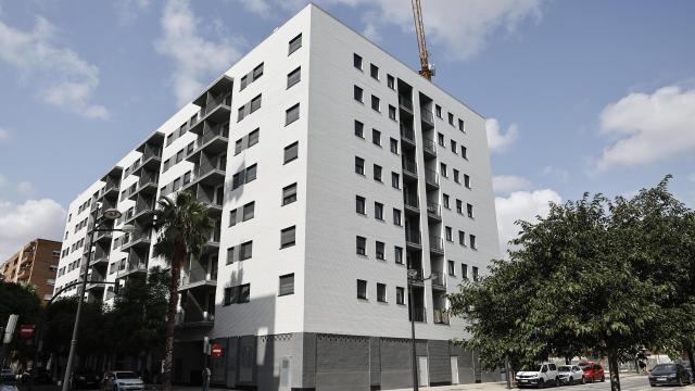 El edificio municipal de viviendas sociales en el barrio de Safranar