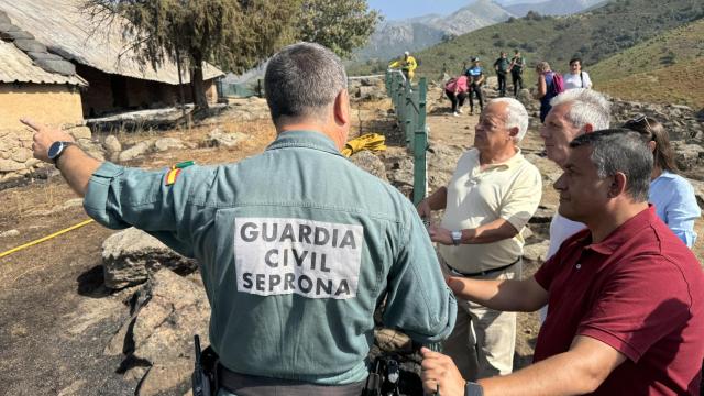 El consejero de Cultura junto al alcalde de Candeleda