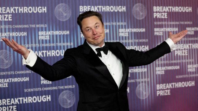 Elon Musk es el fundador, consejero delegado e «ingeniero» en jefe de la empresa SpaceX; inversor ángel, director general y arquitecto de productos de Tesla, Inc.; fundador de The Boring Company; y cofundador de Neuralink y OpenAI.