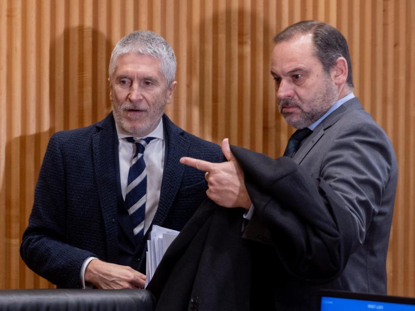 El ministro del Interior, Fernando Grande-Marlaska, junto al exministro de Transportes, José Luis Ábalos, en una foto de archivo.