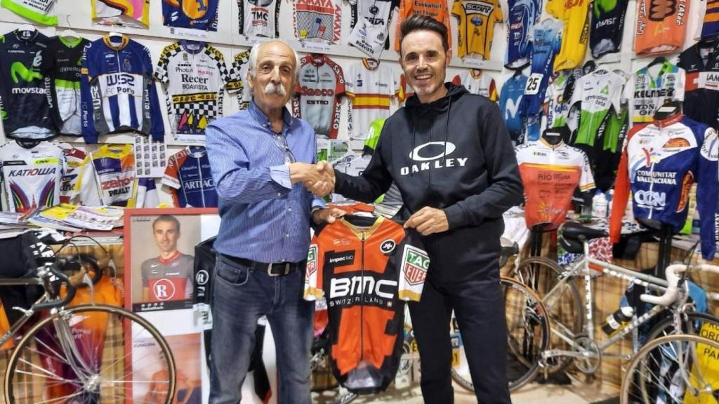 Jose María junto al ex-ciclista Samuel Sánchez, medallista olímpico en Pekín 2008.