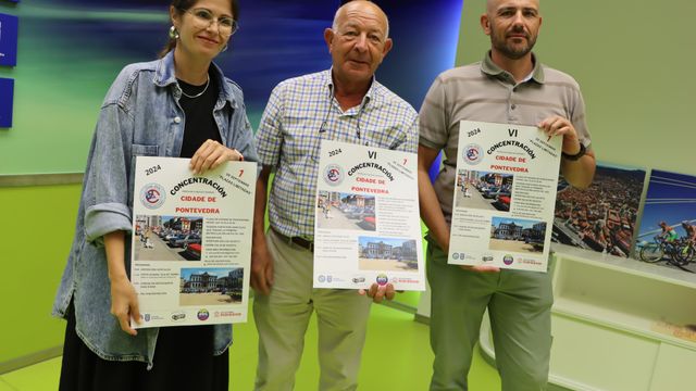 Setenta vehículos clásicos de auténtica colección se exponen en Pontevedra